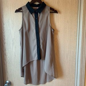 Sleeveless collared button down tunic